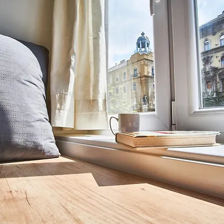 Singer | Apartment