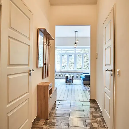 Singer | Apartment *