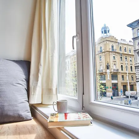 Singer | Budapest